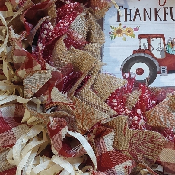 HANDMADE 18" Wreath - Picture 4 of 10